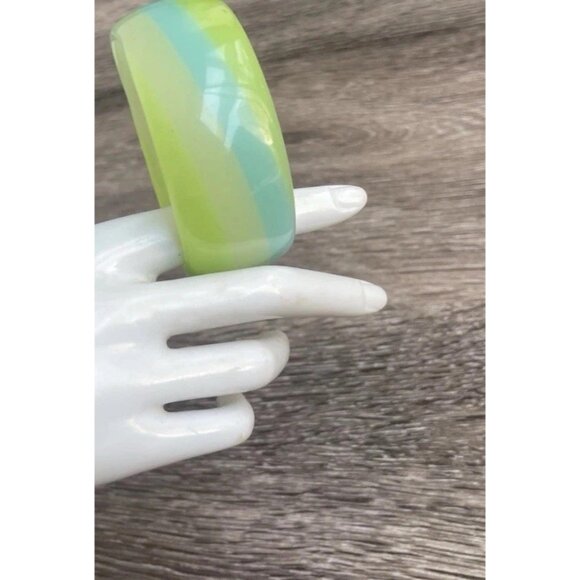Vintage Lucite Acrylic Wave Bangle Bracelet Blue Turquoise Moonglow Sz 8” - Picture 7 of 8